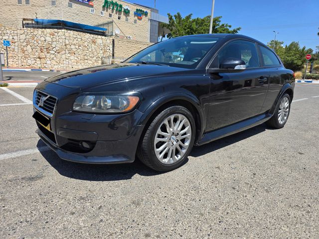 וולוו C30
