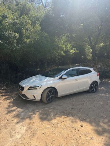וולוו V40