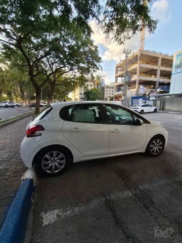 פיג'ו 208