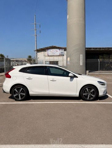 וולוו V40