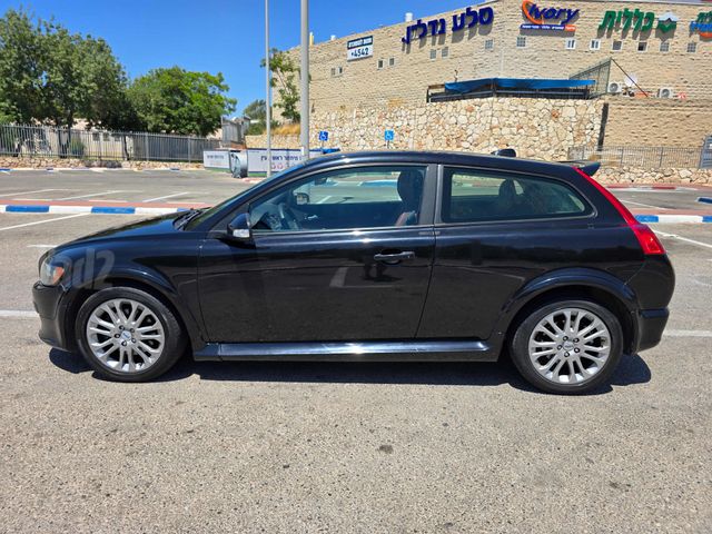 וולוו C30
