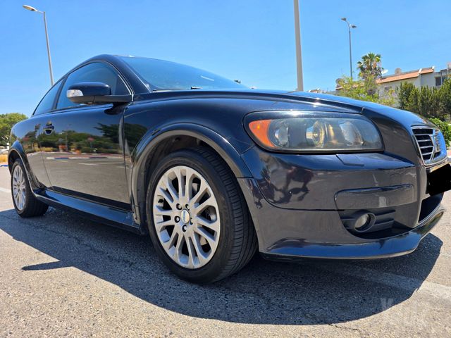 וולוו C30