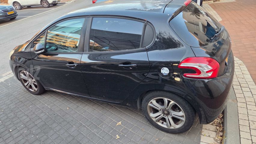 מודעת רכב פיג'ו 208