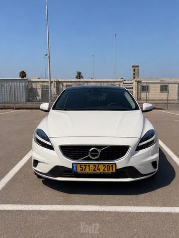 וולוו V40