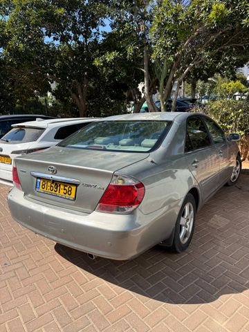 טויוטה קאמרי