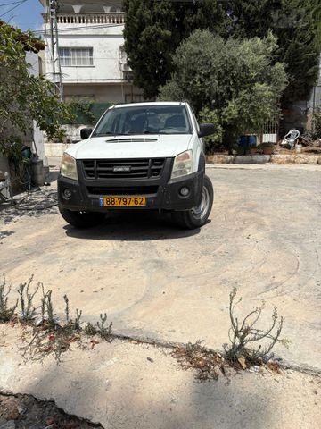איסוזו די-מקס