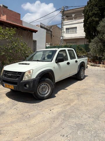 איסוזו די-מקס