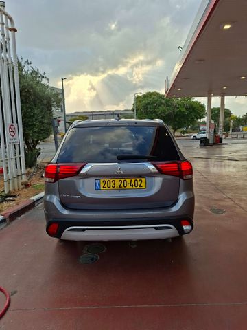 מיצובישי אאוטלנדר