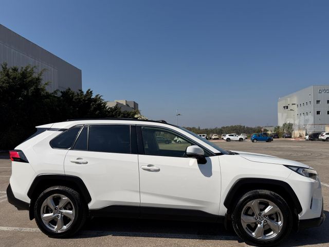טויוטה RAV4