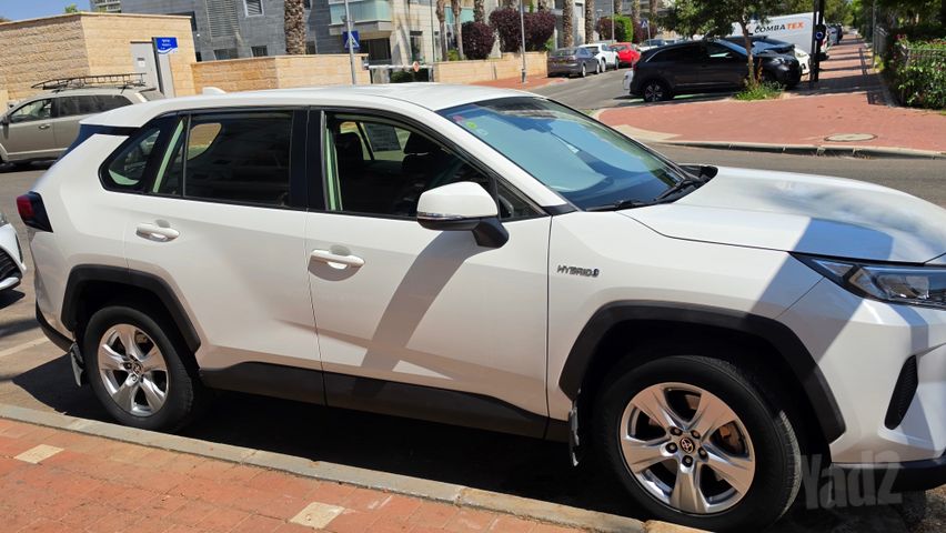 מודעת רכב טויוטה RAV4