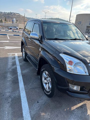 טויוטה לנד קרוזר
