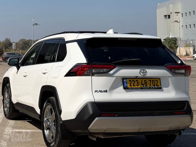 טויוטה RAV4