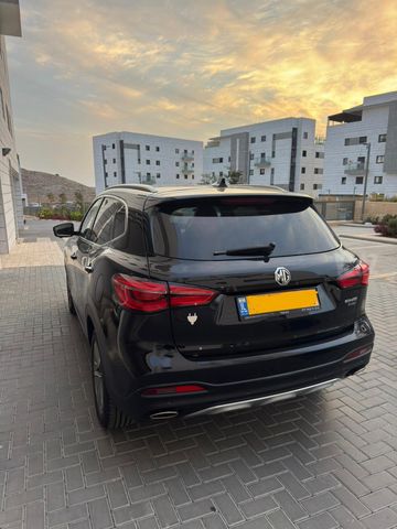 מודעת רכב אם ג'י EHS PHEV