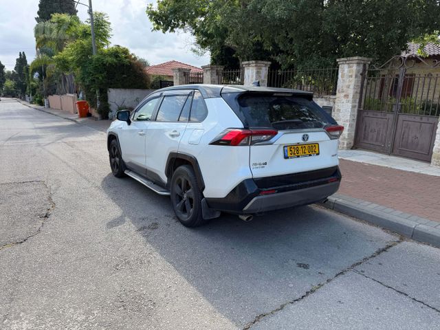 טויוטה RAV4