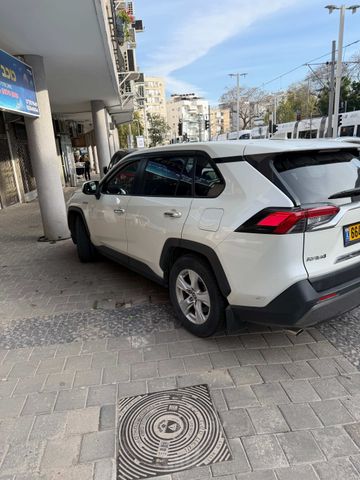 טויוטה RAV4