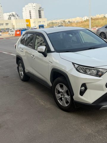 טויוטה RAV4