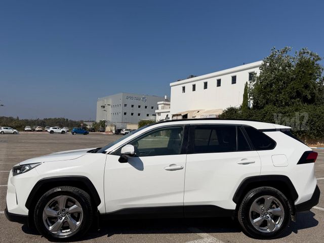 טויוטה RAV4