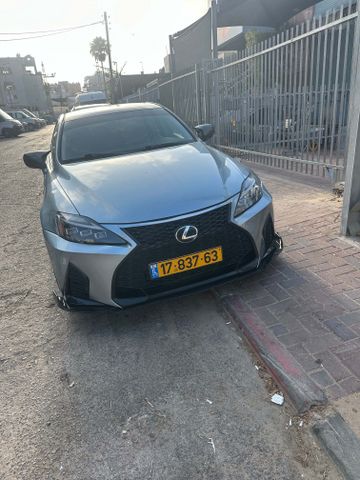 לקסוס IS