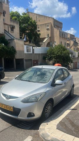 מודעת רכב מאזדה 2