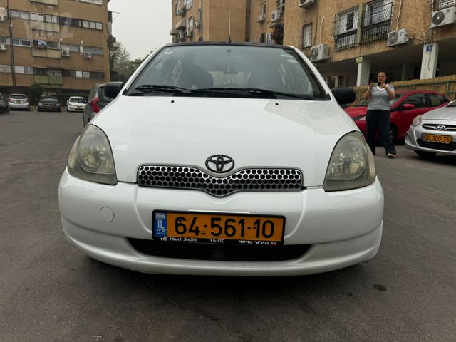 טויוטה יאריס