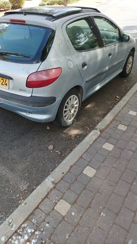 פיג'ו 206