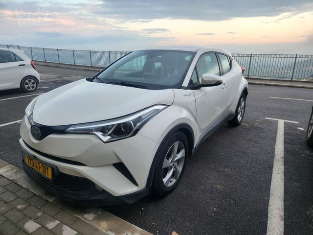 מודעת רכב טויוטה C-HR