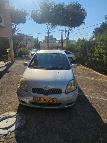 טויוטה יאריס
