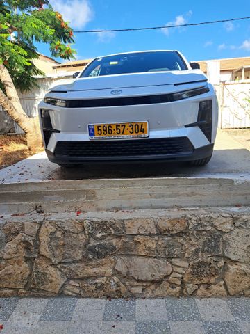 טויוטה C-HR+