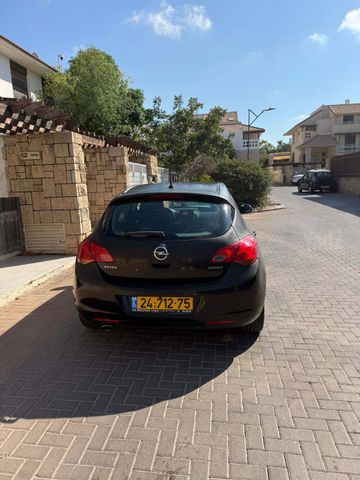 אופל אסטרה