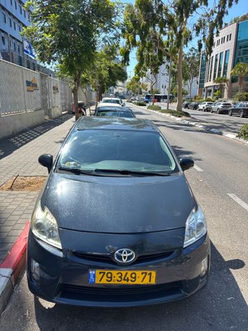 טויוטה פריוס