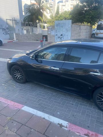ניסאן מקסימה