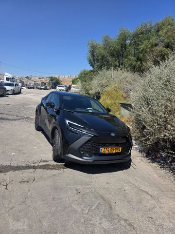 מודעת רכב טויוטה C-HR