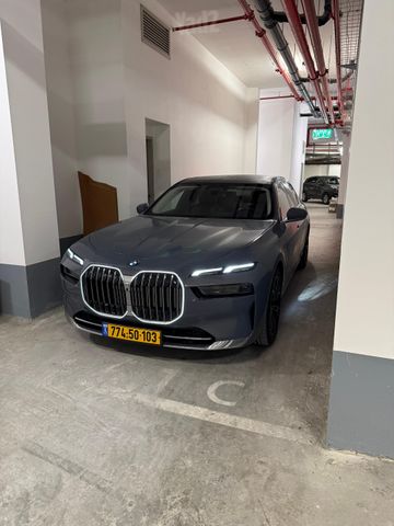 מודעת רכב ב מ וו סדרה 7