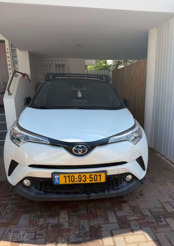 מודעת רכב טויוטה C-HR