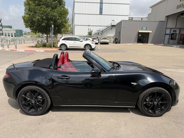 מודעת רכב מאזדה MX-5