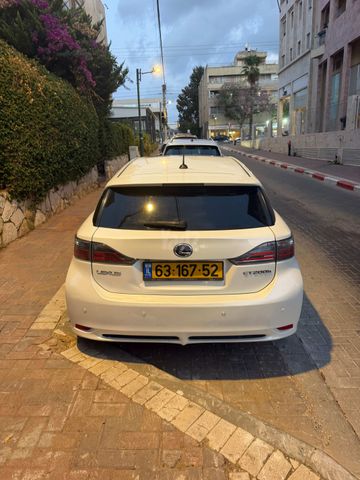 מודעת רכב לקסוס CT