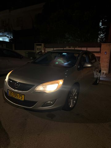 אופל אסטרה