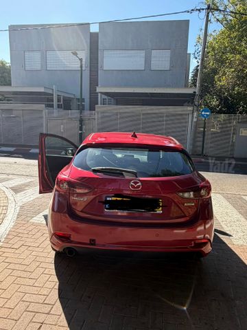 מודעת רכב מאזדה 3