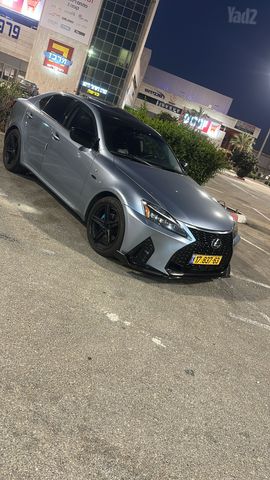 לקסוס IS