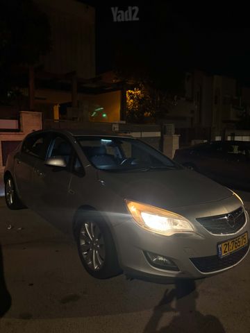אופל אסטרה