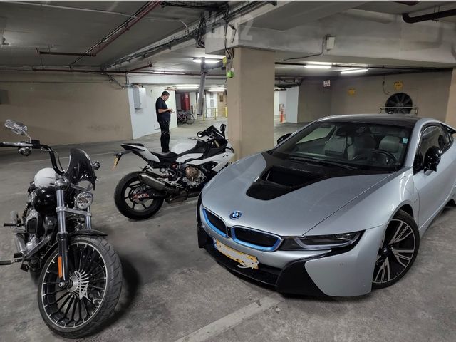 מודעת רכב ב מ וו i8