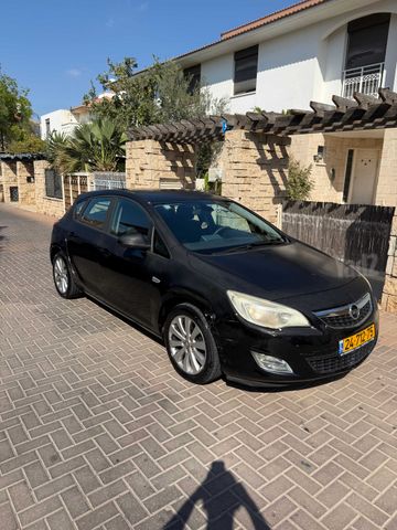 אופל אסטרה