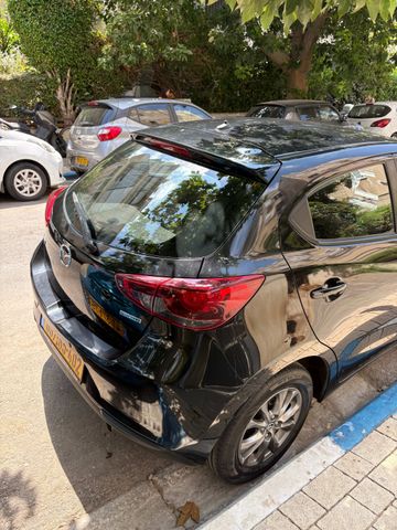 מודעת רכב מאזדה 2