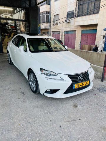 לקסוס IS