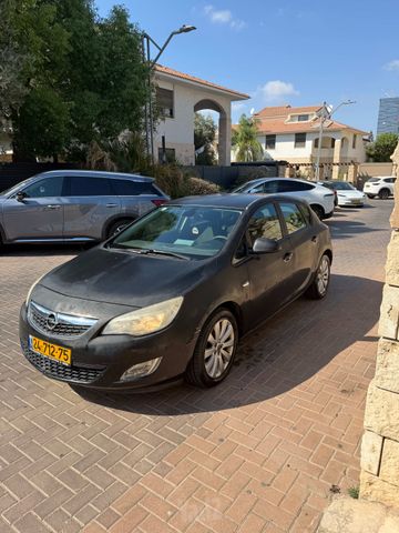 אופל אסטרה