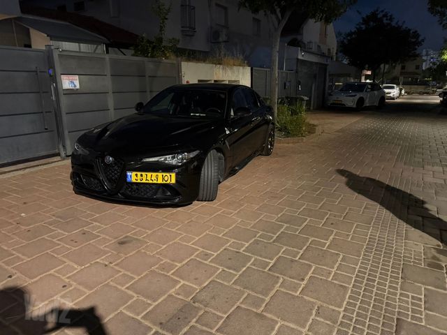 אלפא רומיאו ג'וליה