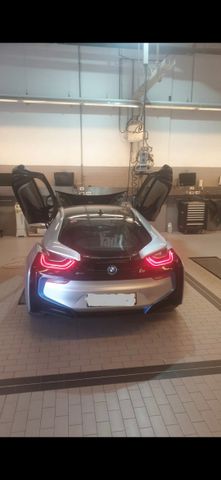 ב מ וו i8