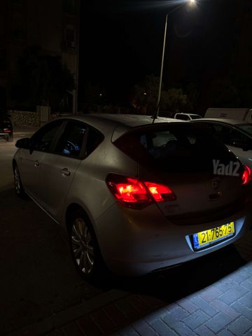 אופל אסטרה