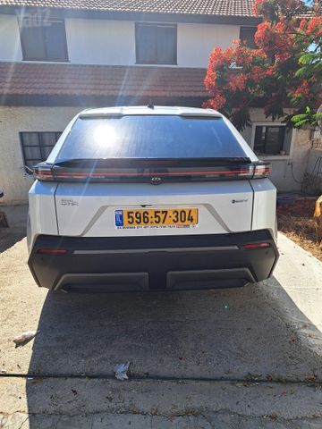 מודעת רכב טויוטה C-HR+