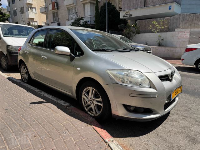 טויוטה אוריס